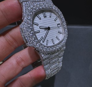 Reloj de cuarzo automático de moissanita completamente blanco para estilo de negocios, caja de acero inoxidable, esfera, diseño de busto, vidrio para hombres - Product Image 3