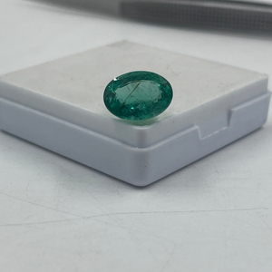 Corte ovalado de grado premium de calidad muy fina de 3,96 quilates para la fabricación de joyas Esmeralda zambiana natural sin tratar y sin calentar - Product Image 1