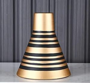 Vase à fleurs en fer électroplaqué or et noir Acube Industries, taille personnalisée, décoration minimaliste pour la maison, mariage, salon - Product Image 1