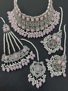 Ensemble de boucles d'oreilles collier au design unique Kundan oxydé deux tons en laiton plaqué or 18 carats avec cristal et strass Anniversaire de fiançailles - Product Image 5