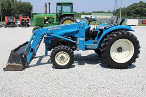 Tractor Agrícola New Holland 1725 de 80/120/140 HP |   Tractor Agrícola 4x4 con Motor Potente - Product Image 2