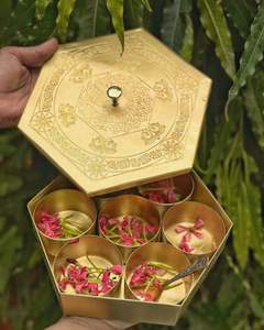 Boîte à épices antique, masala dabba traditionnel indien, récipient de rangement de cuisine avec plusieurs compartiments - Product Image 5