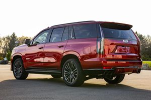 Cadi-llac Esca-lade V 2023 Supercargado con Motor V8 de 6.2 Litros y Transmisión Automática de 10 Velocidades - Product Image 2