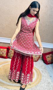 Conjunto elegante de Georgette Sharara para mujer Bordado intrincado y detalles de lentejuelas Listo para usar Traje festivo para fiestas - Product Image 3