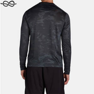 Camiseta Deportiva de Manga Larga para Hombre Athletic Works, Camiseta Ligera de Alto Rendimiento para Correr, Gimnasio y Deportes al Aire Libre - Product Image 4