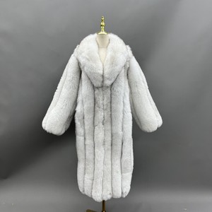 Manteau en fourrure vegan en laine longue et élégante pour femmes, 100% qualité supérieure, mélange ultime de style, de chaleur et de luxe pour l'hiver - Product Image 1