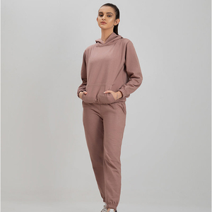 Ropa deportiva de Invierno para mujer de alta calidad, chándal para correr de talla grande a la moda, conjuntos de ropa deportiva estampada de secado rápido con servicio OEM - Product Image 4