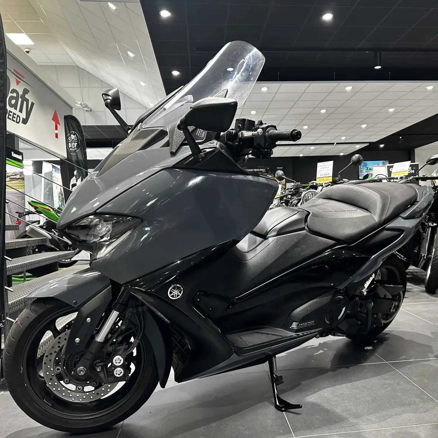 EXCELLENT PERFORMANCE FACTORY-SEALED 2023 Yamahas T-MAX 560 ready to ship