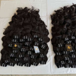 Vendeurs bruts non traités de cheveux vierges indiens bouclés, cheveux alignés sur les cuticules Faisceaux de tissage Extensions de cheveux humains bruts indiens - Product Image 2