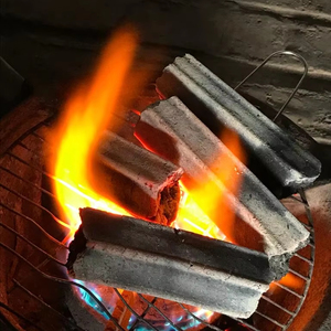 CHARBON DE BOIS DE SCIE MEILLEUR VENDEUR POUR BBQ, FABRIQUÉ AU VIETNAM PAR BIWOOD COMPANY, SANS ODEUR ET SANS FUMÉE, PRÊT À L'EXPORTATION - Product Image 1