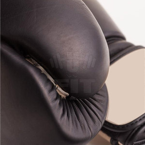 Guantes de boxeo para hombre de alta calidad al mejor precio, empuñaduras de cuero PU impermeables fabricadas en Pakistán - Product Image 4