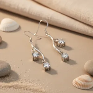 Boucles d'oreilles pendantes en argent 925 avec zircone cubique pour femmes, plaquées or avec motif géométrique pour mariage ou fête - Product Image 2