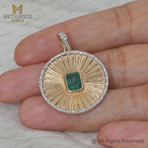 Esmeralda piedra preciosa pavé diamante 14K oro amarillo hecho a mano colgante redondo joyería al por mayor - Product Image 3
