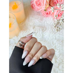 Swan Kiss - Adhesivos Elegantes para Uñas con Diseño de Beso de Cisne para Mujer - Product Image 4