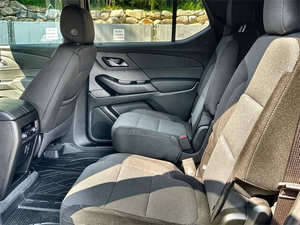 Tissu Chevrolet Traverse LT 2023 D'UTILISATION EN BON ÉTAT - Product Image 5