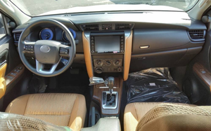 SUV Automática de 7 Plazas, 2.7 L, Gasolina, Modelo Premium, 22 Km, Usada - Product Image 4