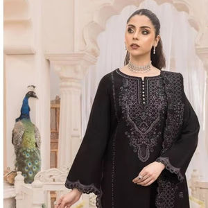 Collection de matériel de robe imprimée en coton de style pakistanais pour la pelouse Catalogue complet disponible au tarif de gros adapté à la fête - Product Image 1