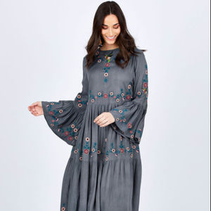 ชุดเดรสลำลองสำหรับผู้หญิงชุดเดรสยาวคอวีแขนยาวปักลายสไตล์หวานธรรมชาติรอบเอวยาวถึงพื้นสำหรับฤดูใบไม้ผลิ - Product Image 1