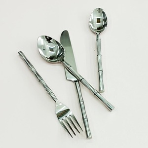 Ensalada de acero inoxidable pulido con espejo plateado para servir, elegantes asas hechas a mano, cuchara para ensalada y tenedor, servidor de ensalada a la venta - Product Image 4