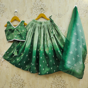 Lehenga Choli con Dupatta para Niñas de Shoryam Fashion |   Ropa Étnica de Poliéster Estampada en Verde |   Vestido de Fiesta para Bodas y Eventos - Product Image 1