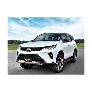 Espacioso para SW4 con Tracción en las Cuatro Ruedas R15, Asientos de Cuero Flexibles para Familias y Grupos Grandes, Interior Oscuro - Product Image 6