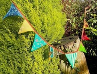 Upcycled Sari-Fahnen Girlande Bohemian Handgefertigte Seide Wasserdicht Anpassbar Umweltfreundliche Wanddekoration für Partys Hochzeiten Studentenwohnheime