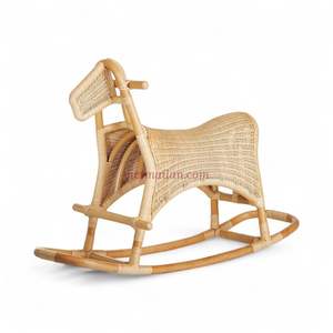 Jouet à bascule pour bébé en rotin tissé à la main en gros pour le jeu et la décoration en intérieur en provenance du Vietnam - Product Image 3