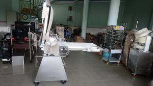 Laminoir à pâte 2 voies de haute qualité 900X2700X1150Mm équipement de restaurant machine à pain baguette logo personnalisé Kien An - Product Image 6