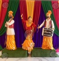 Punjabi Kulturelle Moderne Luxuriöse Einfache Faser-Hookah für Herren & Charkha für Damen aus Delhi, Indien von Shobha Jain Impex für Innen-/Außenbereich