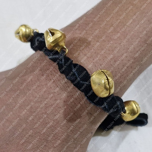 Pulsera de campana de bardo medieval Pulsera con campanas Pulsera de campana negra Hebilla de cinturón de latón medieval - Product Image 6