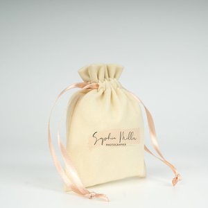 Bolsa de Terciopelo Rosa Pálido Personalizada con Cordón y Cinta, 4 x 5 (10 x 13 cm), Reciclable, Impresión Serigráfica para Gemas y Joyas - Product Image 6