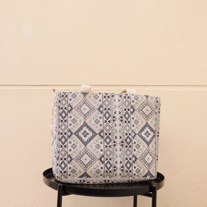 Sac fourre-tout d'été pour femmes Sac à main portable avec pendentifs en perles Fermeture à glissière et tissage de paille pour la plage par glowin fashion - Product Image 6