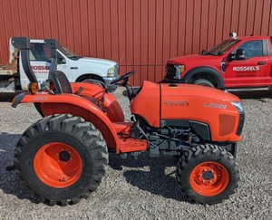 2021 pour L2501 4x4 tracteur à roues tracteur agricole avec moteur pompe robuste et roulement 24.8HP prêt à fonctionner - Product Image 1