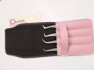 Pincettes à cils diamantées en acier inoxydable incurvées avec pointe de volume Personnalisez la pince à épiler d'extension de faux cils au Pakistan. - Product Image 2