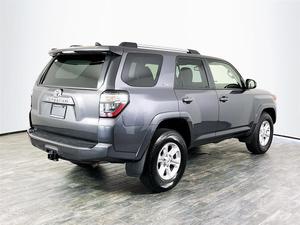 H&S 2022 TOYOTA 4RUNNER SR5 LHD SUV, Vehículo Usado en Muy Buen Estado - Product Image 2