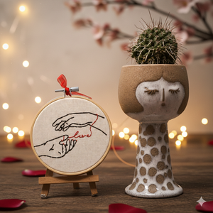 Kit de broderie fait main « Fil Rouge du Destin » et « Doigts Entrecroisés » – Art mural romantique minimaliste, taille du cerceau 10 cm - Product Image 3