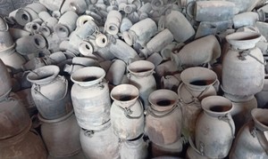 Pots en bois antiques assortis pour la décoration de mariage Navires en bois rustiques fabriqués à la main Objets de collection uniques pour l'affichage de jardin à la maison - Product Image 6