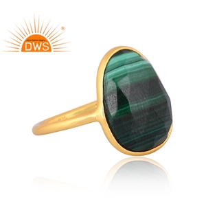 Anillo apilable de piedras preciosas de malaquita natural chapado en oro de 18 quilates de plata esterlina, fabricante de joyería fina Demi - Product Image 3