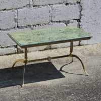 Table basse de salon en marbre vert et laiton moderne français, écologique, style années 1950
