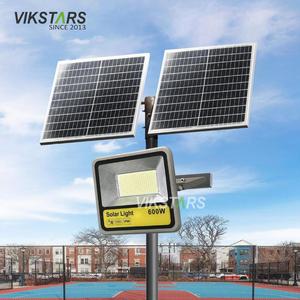 Projecteurs solaires LED pour stade 600W 800W IP66 Réflecteurs 9m de hauteur Éclairage de terrain de golf Éclairage <span class=keywords><strong>solaire</strong></span> pour sports - Product Image 1