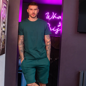 INNOVEARS แฟชั่นใหม่ล่าสุด เสื้อผ้าผู้ชายลำลอง ระบายอากาศได้ดี เสื้อแขนสั้นฤดูร้อน ชุดเซ็ต 2 ชิ้น สกรีนโลโก้ได้ ผ้าฝ้ายฟลีซสีพื้น - Product Image 2