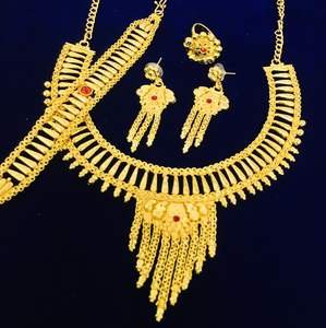 L'ensemble de mode vintage en or 24 carats du fabricant indien comprend des peignes de collier pour l'anniversaire de l'argent-principalement en cuivre fabriqué aux États-Unis et en France - Product Image 2