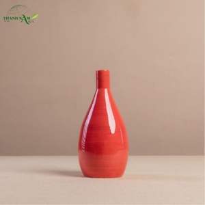 Jarrón de Bambú Rojo Brillante con Forma Enrollada, Decorativo, Ecológico y Duradero para Mesa - Product Image 6