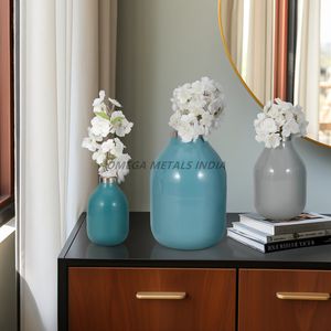 Vases en métal personnalisés de couleur noire avec des formes rondes et des designs élégants parfaits pour améliorer tout espace de vie - Product Image 6