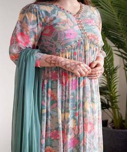 Chic élégant Fusion Salwar Kameez robe de style pakistanais moderne en tissu traditionnel pour les fêtes - Product Image 5