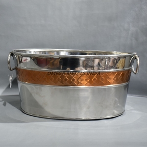 Grand seau à glace ovale en acier inoxydable pour refroidisseur de vin avec conception à bande de cuivre et poignées robustes, idéal pour les fêtes et les événements - Product Image 1