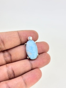 Pendentif solitaire pour femme en argent sterling 925 massif, serti à 4 griffes, avec larimar bleu naturel, taille ovale cabochon, style punk, fin - Product Image 4