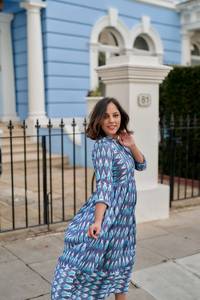 Robe Varuni Bohème en Coton Pur Tissé à la Main Ikat Bleue Casual Occasionnelle Mode Éthique - Product Image 2