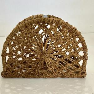 Porte-serviettes en rotin vintage artisanal pour la décoration de la table à manger et diverses utilisations pratiques décoratives en provenance d'Inde - Product Image 1