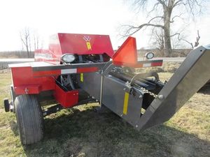 Mini Tractor MASSEY FERGUSON 1840 SQuare baler - Product Image 5